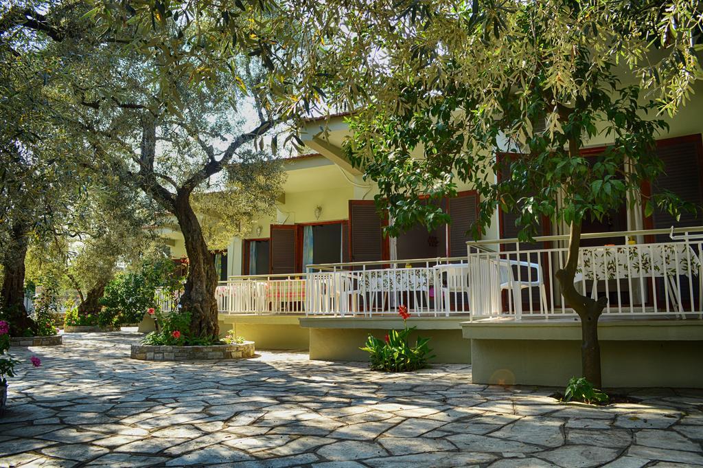 Guesthouse Irene アフィソス エクステリア 写真